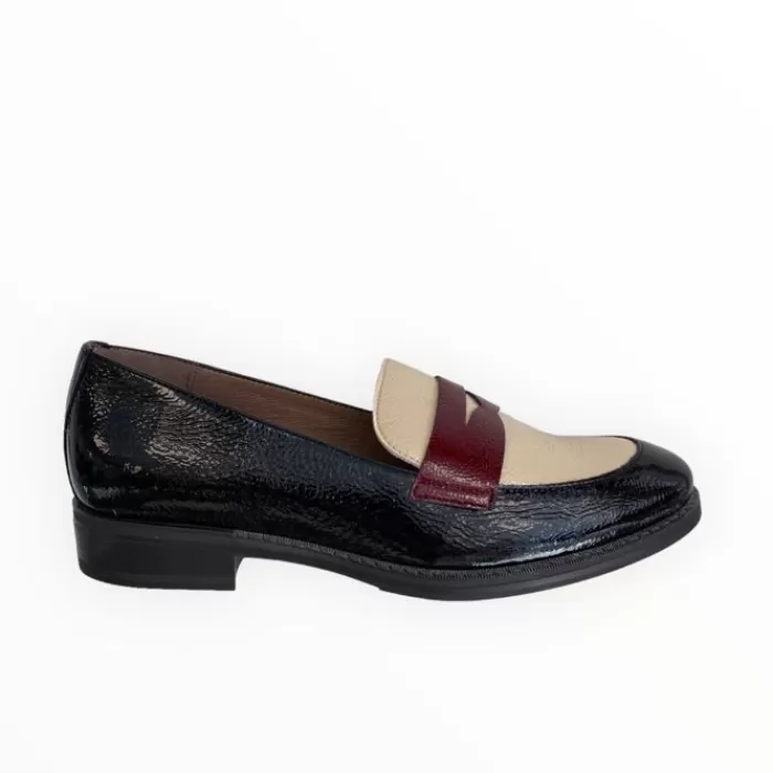 Wonders Flats- Robin Black & Cream Loafer Black And Cream With A Wine Trim.